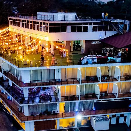 Sky View Grand Hotel Kandy Bagian luar foto