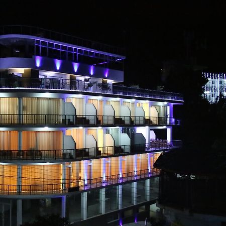 Sky View Grand Hotel Kandy Bagian luar foto