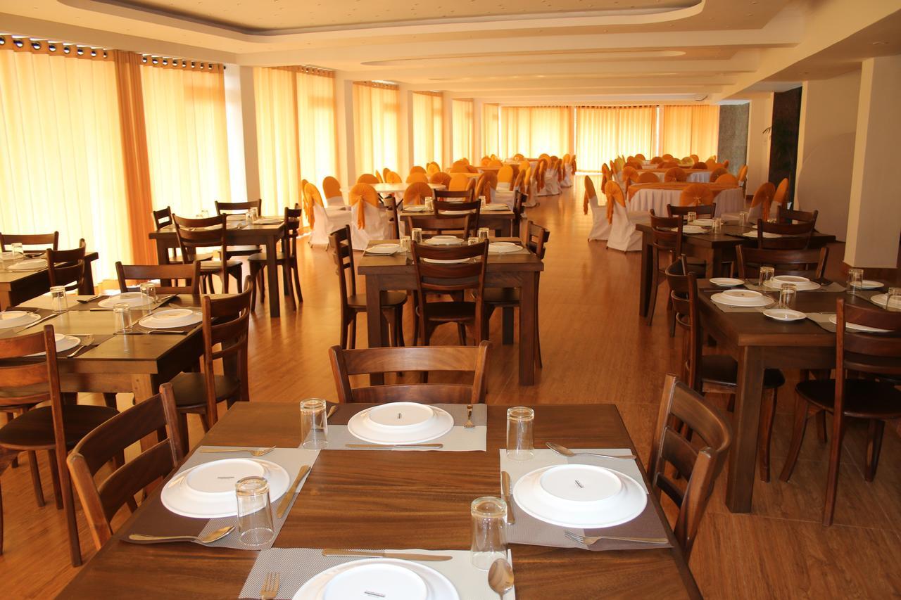 Sky View Grand Hotel Kandy Bagian luar foto